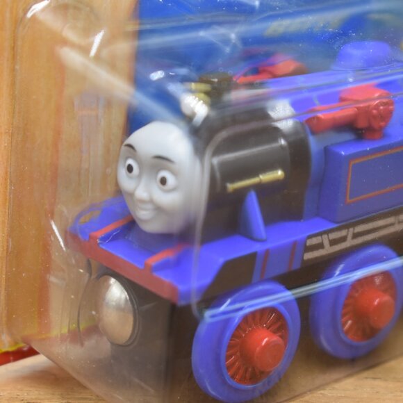 Belle 6120 Day of the Diesels Thomas & Friends Wooden Railway Train Engine New - Picture 2 of 11